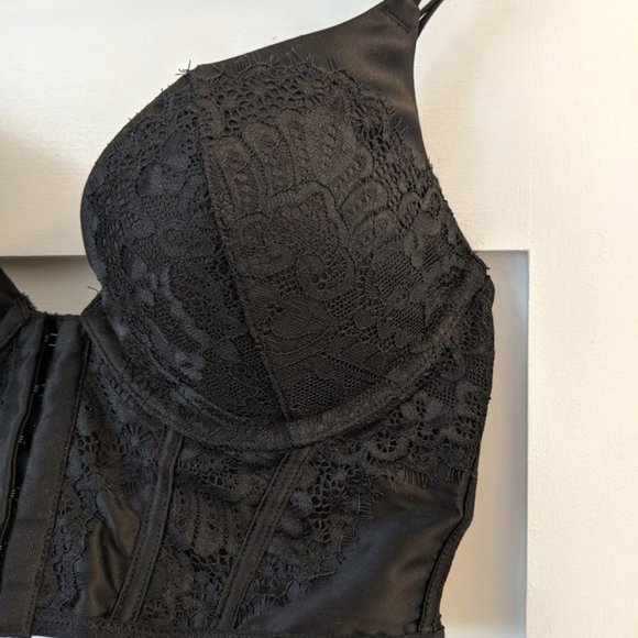 Black Front Close Lace Bralette - Picture 2 of 5